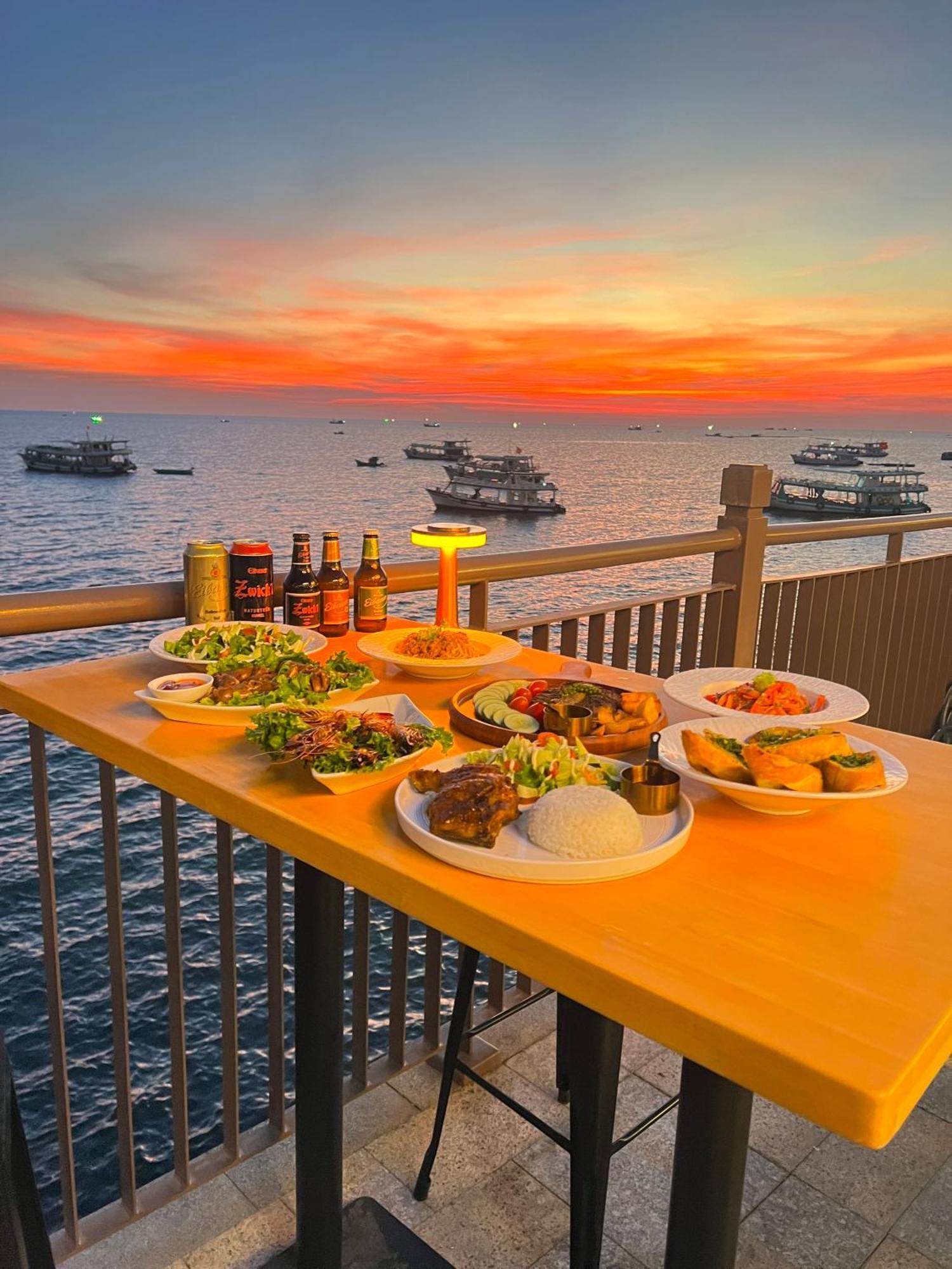 Sunset Sorrento Phu Quoc 아파트 호텔 외부 사진