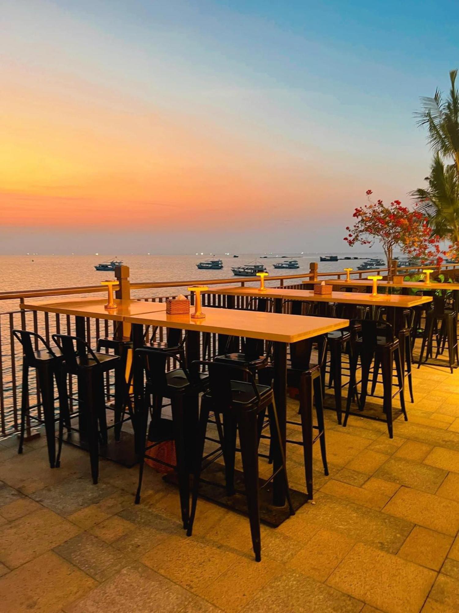 Sunset Sorrento Phu Quoc 아파트 호텔 외부 사진