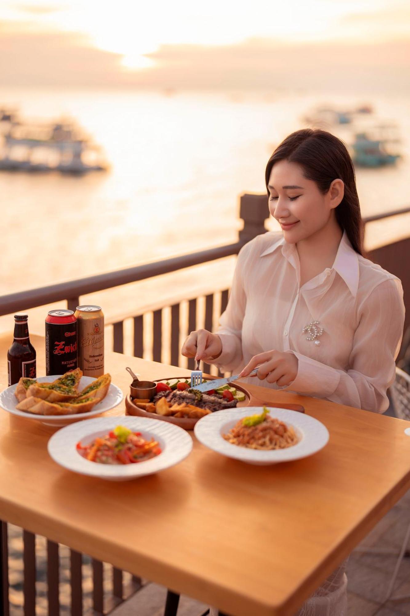 Sunset Sorrento Phu Quoc 아파트 호텔 외부 사진
