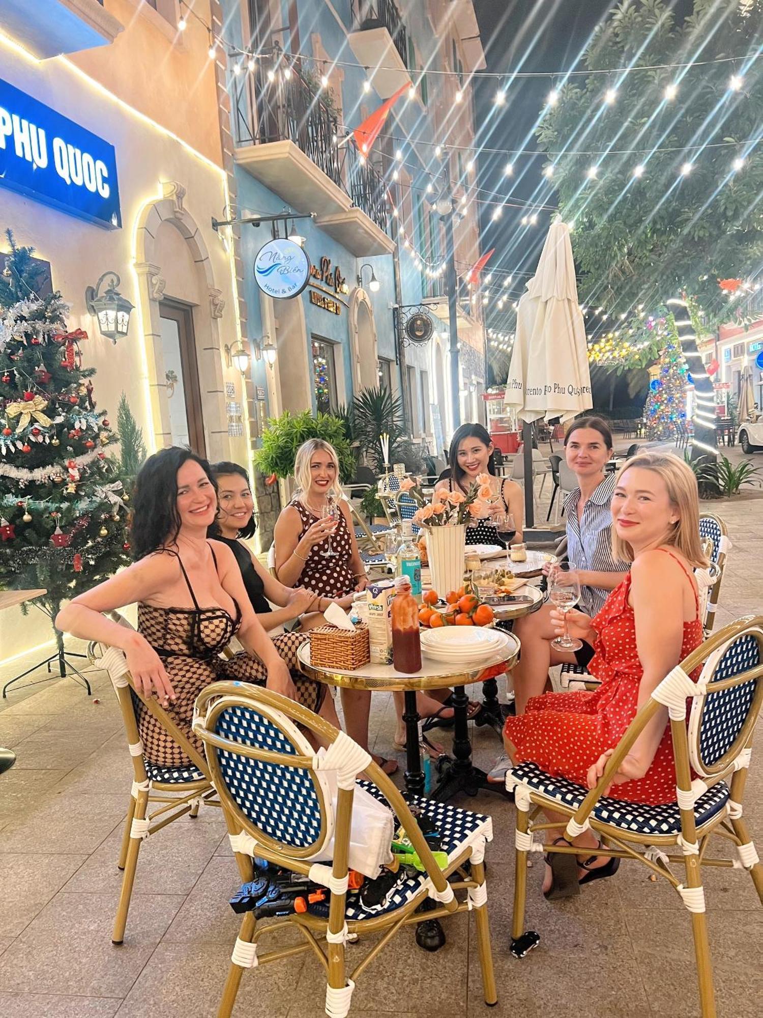 Sunset Sorrento Phu Quoc 아파트 호텔 외부 사진
