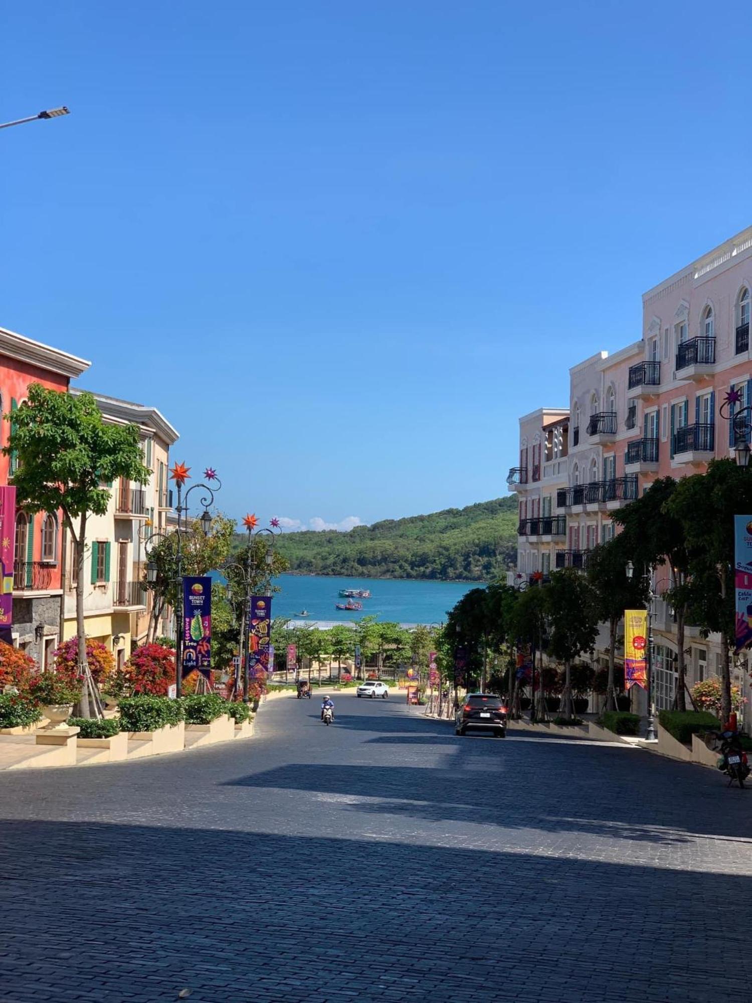 Sunset Sorrento Phu Quoc 아파트 호텔 외부 사진
